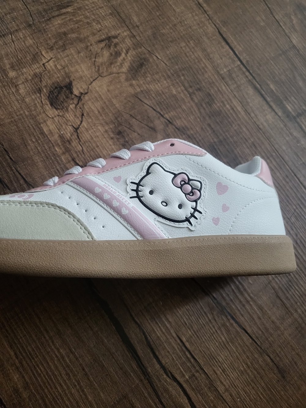 Hello Kitty Women White & Pink Sneakers